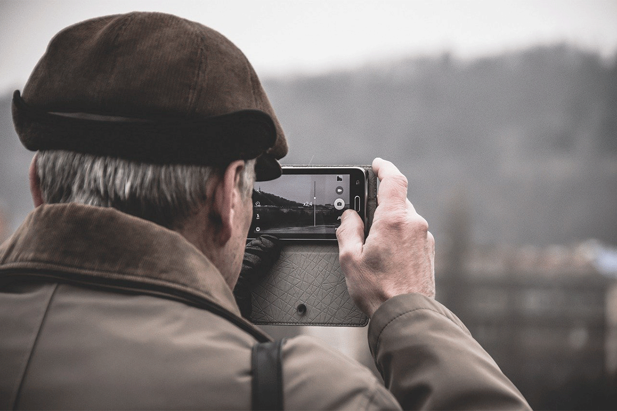 Titelbild zu „Social Media für Ältere – Maßgeschneidertes Social Media für die ältere Generation“