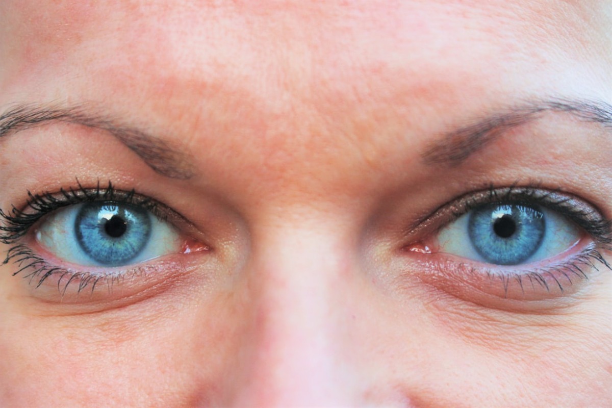 Titelbild zu „Multifokallinsen: Die Alternative zur Lesebrille bei Alterssichtigkeit“